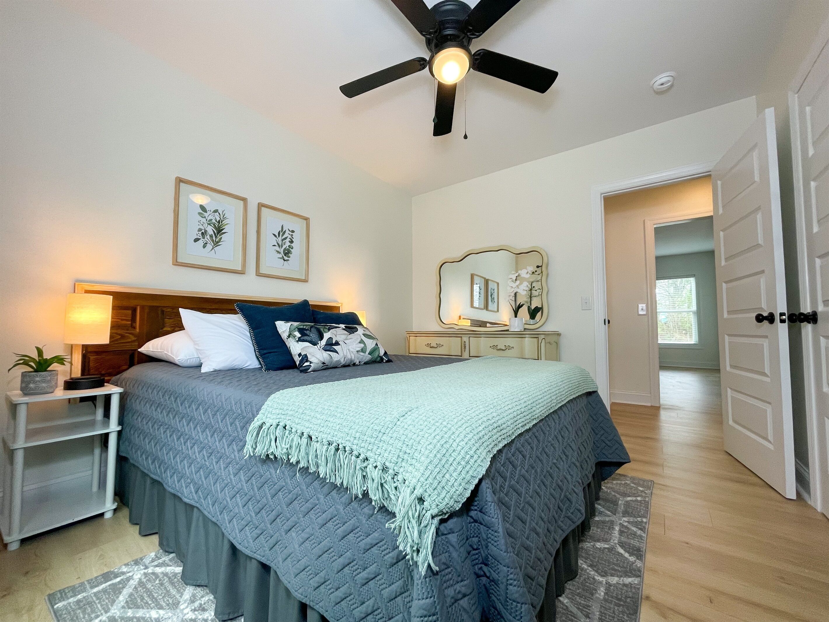 2 chambres, fer et planche à repasser, accès au Wi-Fi (inclus)