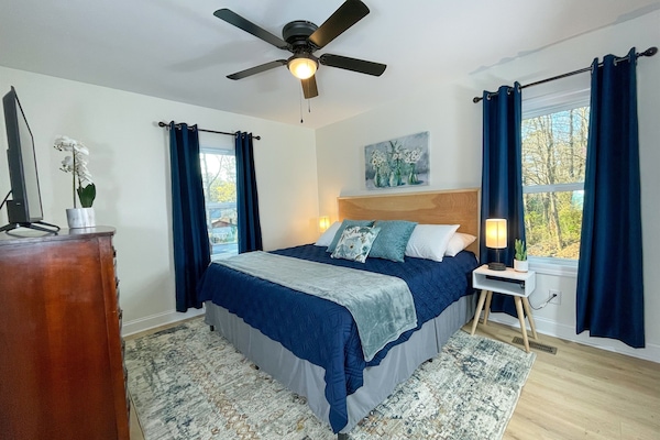 Enjoy a wonderful night of rest on the brand new memory foam KING mattress!