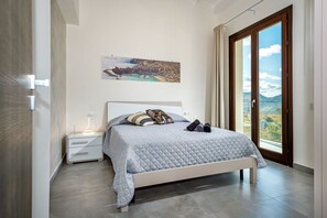 4 bedrooms, iron/ironing board, travel crib, free WiFi - Modern villa with sea view and pool in Sicily (Scopello)