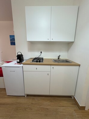 Habitación cuádruple Deluxe | Cocina privada | Frigorífico grande