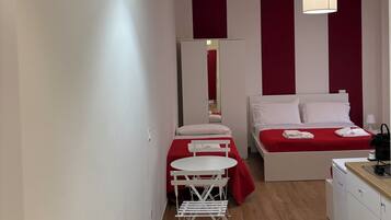 Deluxe-Vierbettzimmer | Hochwertige Bettwaren, Betten mit Memory-Foam-Matratzen