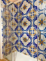 Ducha, secador de pelo, bidet, toallas