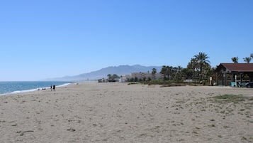 Una spiaggia nelle vicinanze