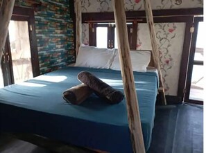1 bedroom, bed sheets - The Floating Bungalow in Stone Town Zanzibar (Zanzibar)