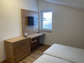 2 bedrooms, bed sheets
