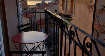 Appartement avec vue sur la mer au cĆur du Panier