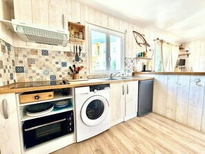 Fridge, oven, coffee/tea maker - Bright and well decorated nest in La Rochelle (La Rochelle)
