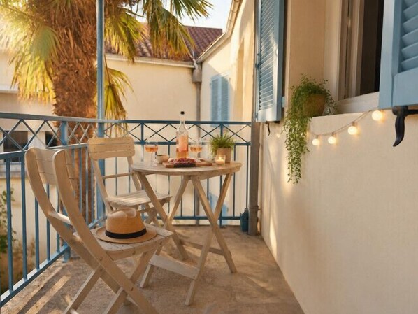 Outdoor dining - Bright and well decorated nest in La Rochelle (La Rochelle)