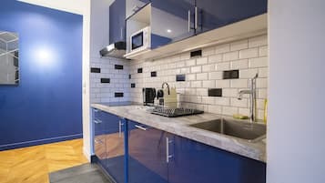 Réfrigérateur, micro-ondes, lave-vaisselle, cafetiÚre/bouilloire