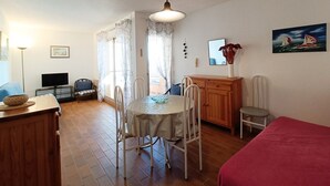 Interior - Bright cocoon with shared pool in Bandol (Bandol)