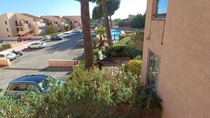 Property grounds - Bright cocoon with shared pool in Bandol (Bandol)