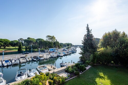 Cosy apartment 7 minutes walk from the sea!
