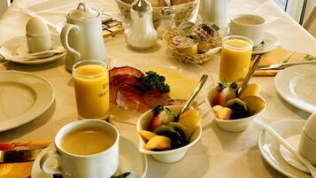 Free daily cooked-to-order breakfast