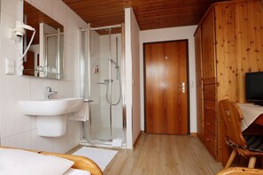 Doppelzimmer | Badezimmer | Haartrockner, Handtücher