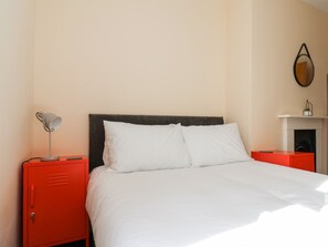 2 bedrooms, individually decorated, individually furnished, free WiFi - 46 St. Mary's Walk (Scarborough)