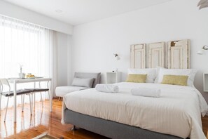 Comfort Studio Suite | Soundproofing, iron/ironing board, free WiFi, bed sheets - Botica Guesthouse (Espinho)