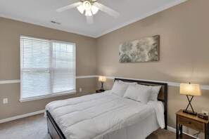3 bedrooms, WiFi - Ballantyne Cozy Home KING BED* (Charlotte)