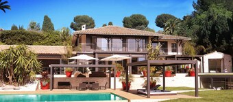Stunning Sea View Caribbean Style Villa, Fitness & Leisure Area, Pool & Jacuzzi
