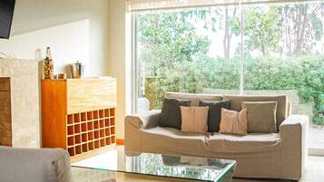 TV, fireplace, offices