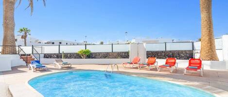 Een verwarmd zwembad