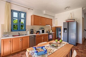 Microwave, dishwasher, coffee/tea maker