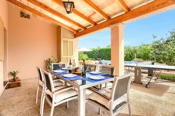 Outdoor dining