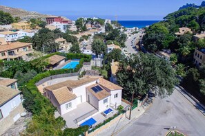 A residential area with houses, a swimming pool, and a road.