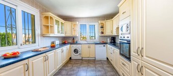 Villa Aran by Villa Plus