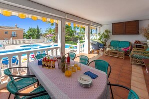 Outdoor dining - Villa Aran by Villa Plus (Calahonda)
