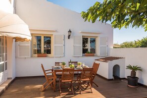 Outdoor dining - Villa Vera by Villa Plus (Cap d'Artrutx)