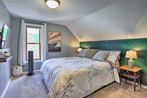 2 bedrooms, free WiFi, bed sheets - Cozy Lead Main St Retreat! Clawfoot Tub, Fire Pit & 5 Min to Deadwood (Lead)