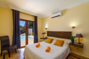 4 bedrooms, iron/ironing board, free WiFi, bed sheets - Villa Zen by Villa Plus (Montaña Roja)