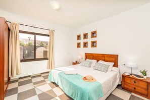 4 chambres, fer et planche à repasser, accès au Wi-Fi (inclus)