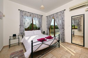 3 slaapkamers, een strijkplank/strijkijzer, gratis wifi, beddengoed