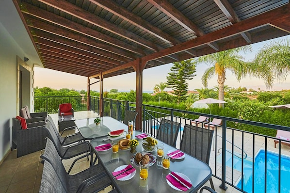 Outdoor dining