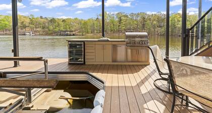 Paradise Point on Lake Lanier - large home w/ private dock, games, private cove