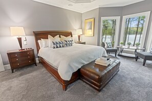 5 bedrooms, desk, iron/ironing board, travel cot