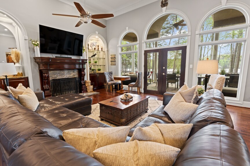Paradise Point On Lake Lanier - Large Home W/ Private Dock, Games, Private Cove - Gainesville, GA