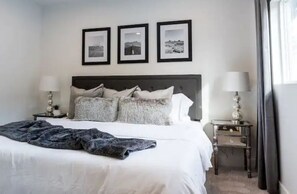 2 habitaciones, escritorio, tabla de planchar con plancha y wifi gratis