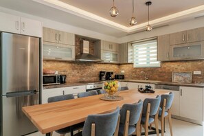 Microwave, dishwasher, coffee/tea maker