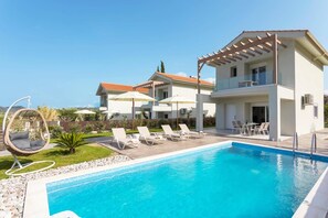 Pool - Villa Vilenia Horizon by Villa Plus (Katastari)