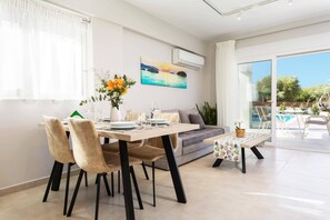 Dining - Villa Vilenia Horizon by Villa Plus (Katastari)