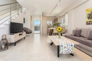 Smart TV - Villa Vilenia Anemelia by Villa Plus (Katastari)