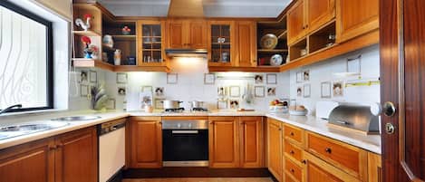 Microwave, dishwasher
