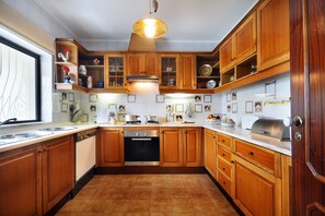 Microwave, dishwasher