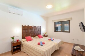 3 bedrooms, iron/ironing board, free WiFi, bed sheets