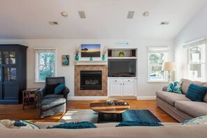 TV - Sound Views, Pool, Hot Tub, Game Room, Club Access (Corolla)