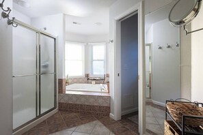 Combined shower/tub, hair dryer, towels, shampoo