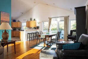 TV - Sound Views, Pool, Hot Tub, Game Room, Club Access (Corolla)