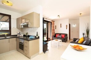 Microwave, dishwasher, coffee/tea maker - Villa Vista Faro by Villa Plus (Montaña Roja)